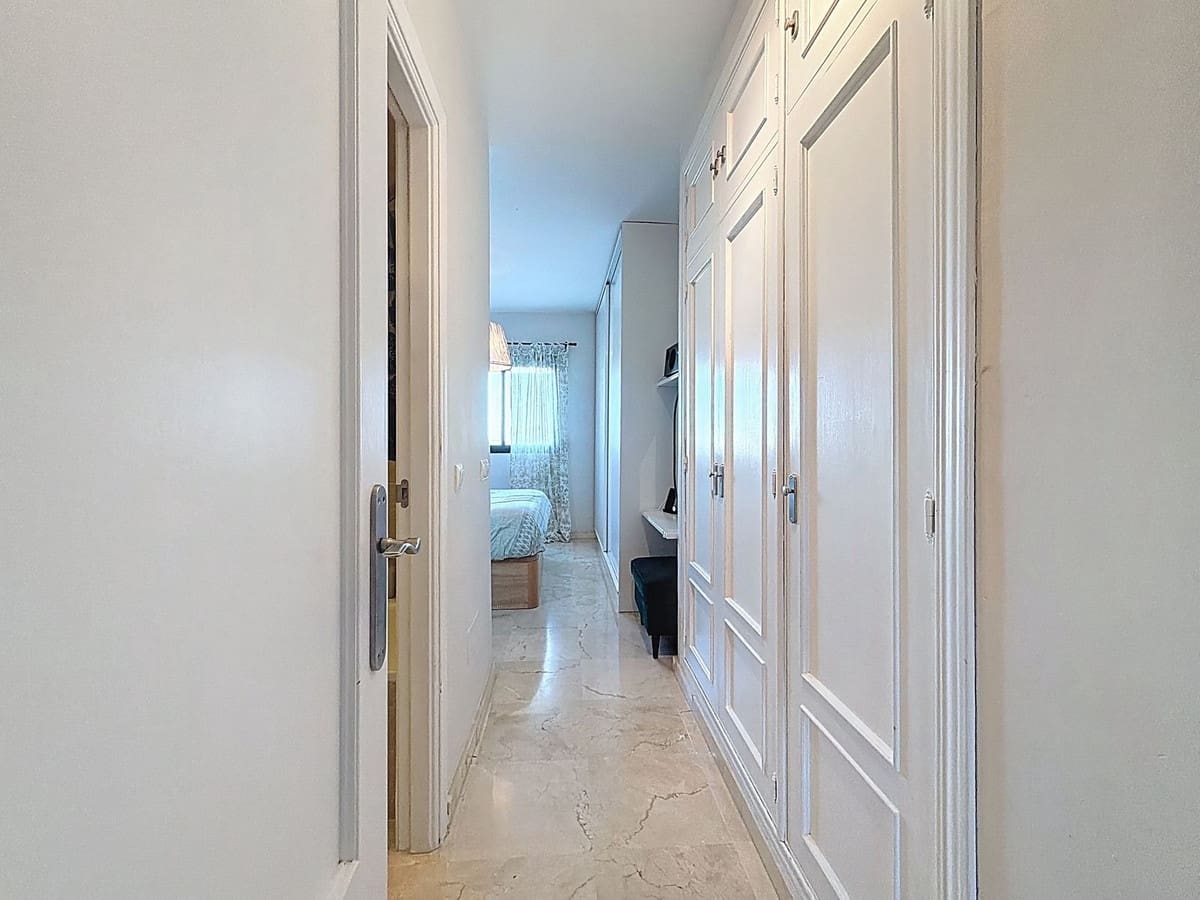 2 soveværelse Lejlighed til salg i New Golden Mile med swimmingpool garage - € 299.000 (Ref: 9699201)