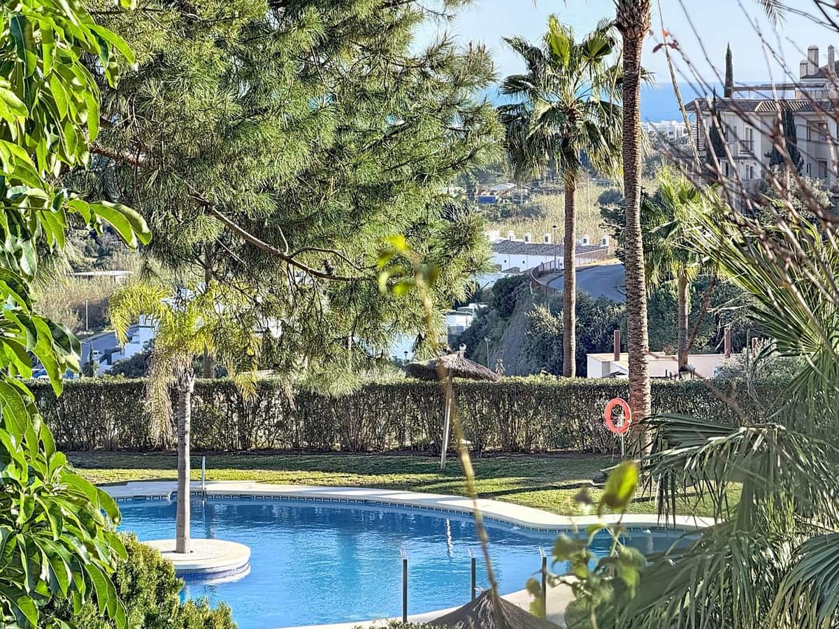 2 soveværelse Lejlighed til salg i New Golden Mile med swimmingpool garage - € 299.000 (Ref: 9699201)