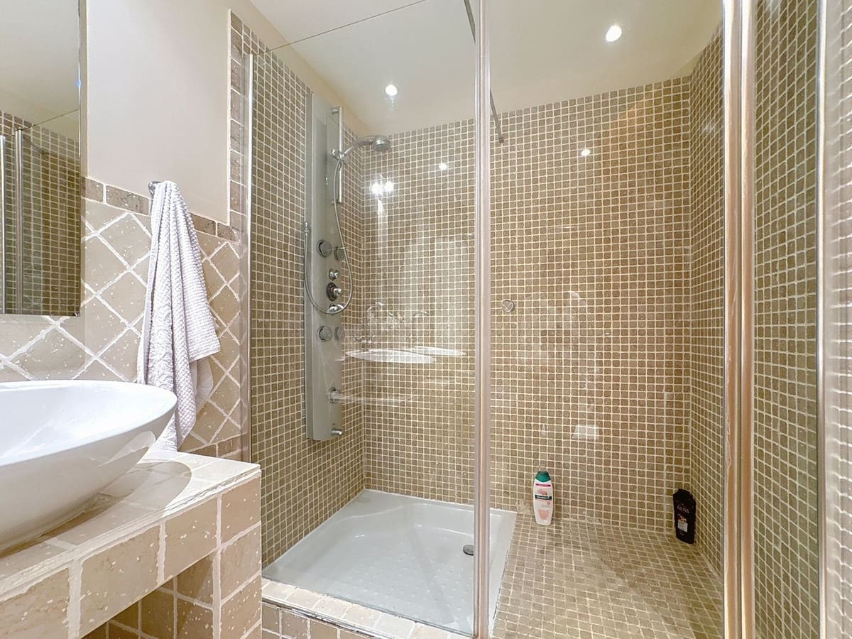 2 soveværelse Lejlighed til salg i Estepona med swimmingpool garage - € 439.000 (Ref: 9699202)