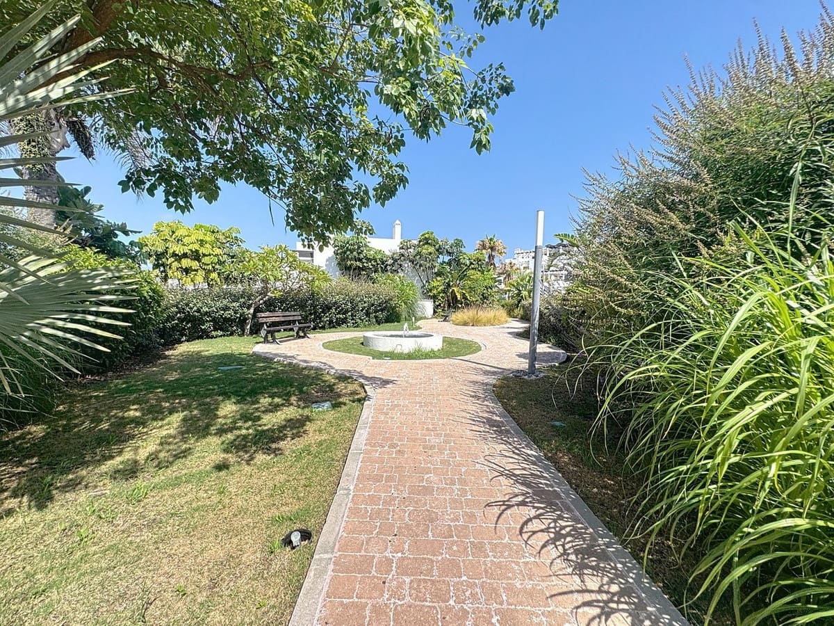 2 soveværelse Lejlighed til salg i Estepona med swimmingpool garage - € 419.000 (Ref: 9699202)