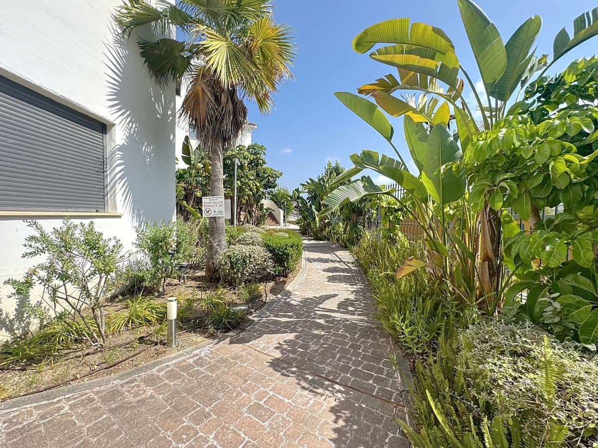 2 soveværelse Lejlighed til salg i Estepona med swimmingpool garage - € 419.000 (Ref: 9699202)