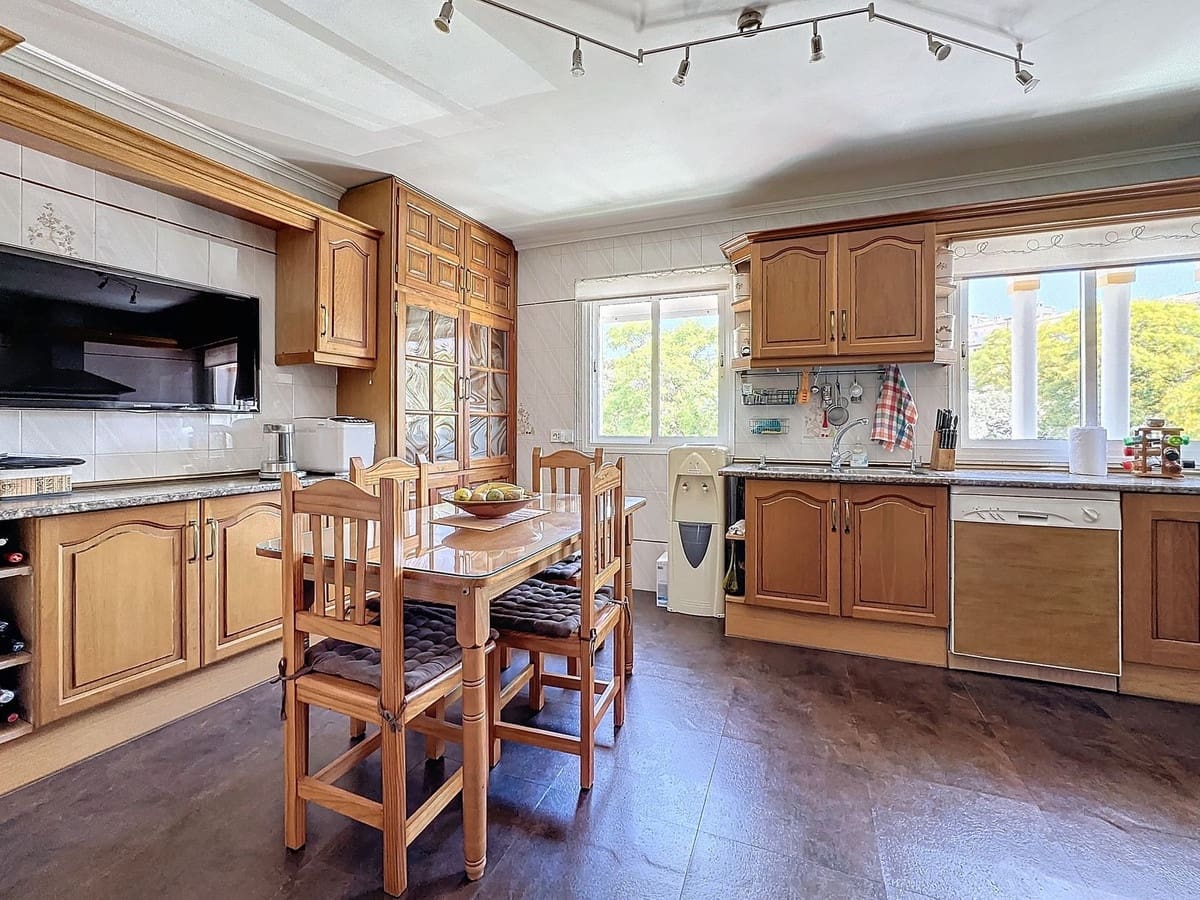 3 bedroom Townhouse for sale in Estepona - € 690,000 (Ref: 9699205)