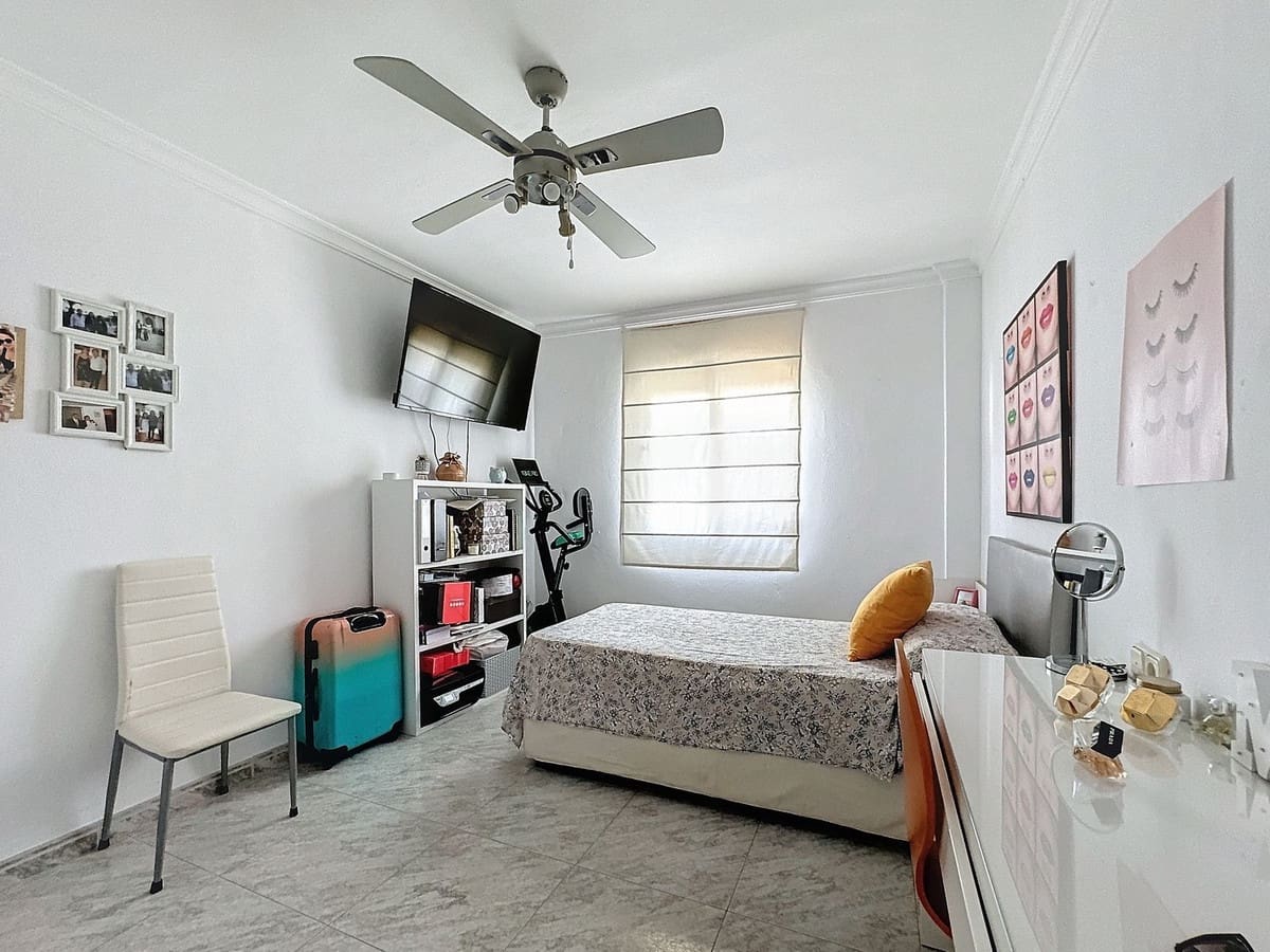 5 sovrum Lägenhet till salu i Estepona - 565 000 € (Ref: 9699206)