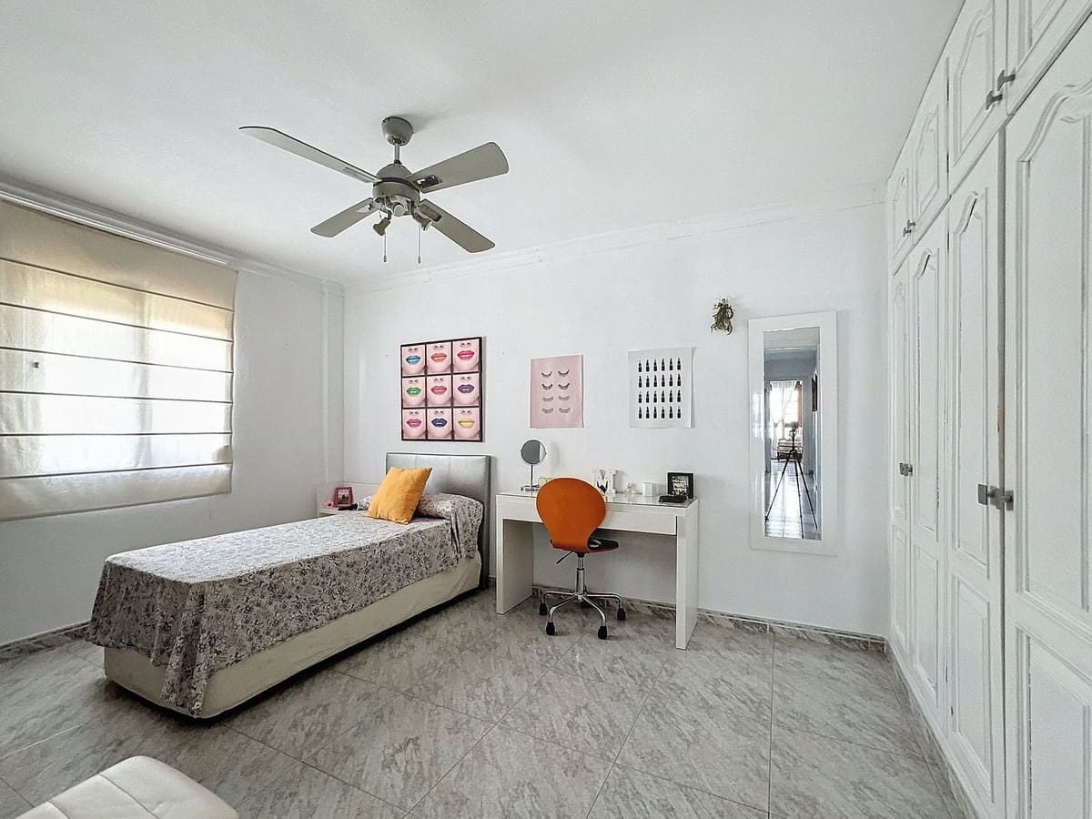 5 soveværelse Lejlighed til salg i Estepona - € 565.000 (Ref: 9699206)