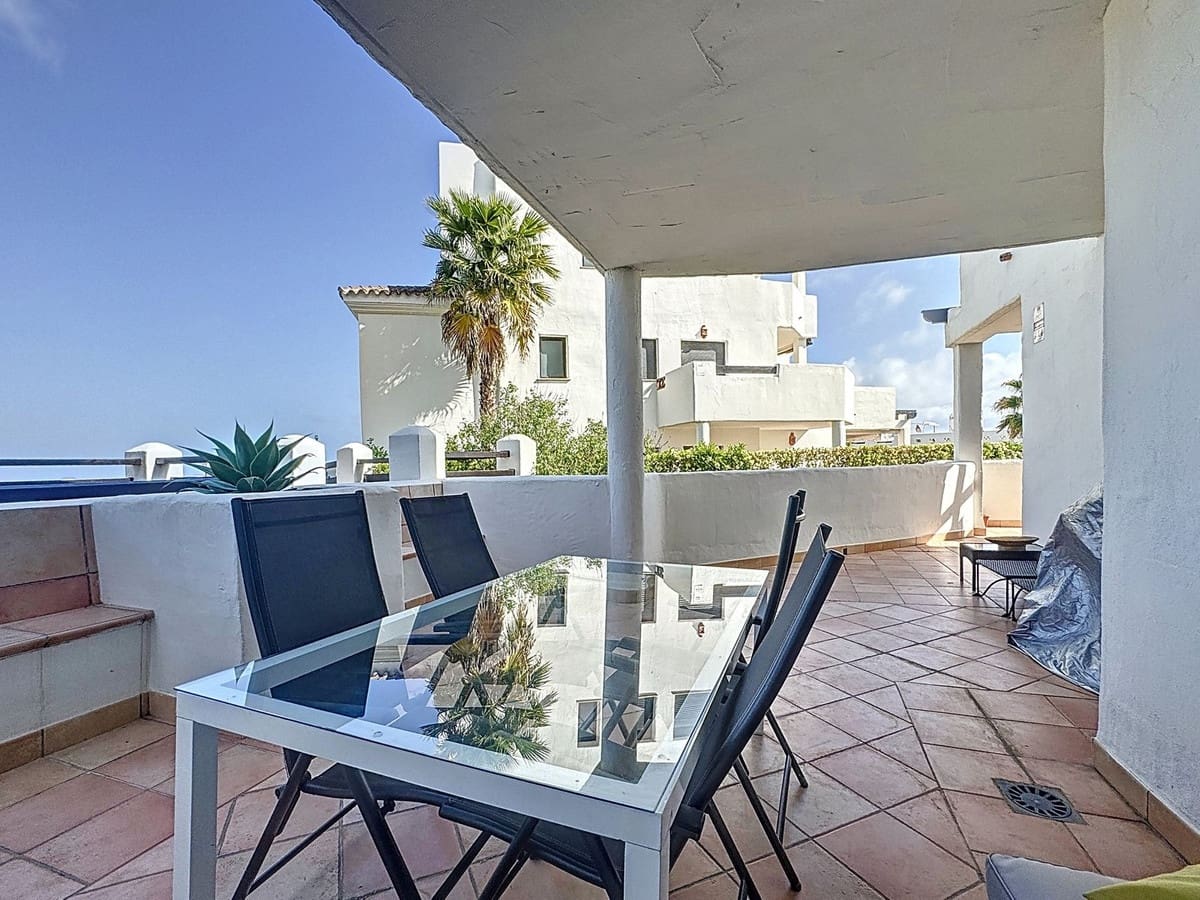Apartamento de 3 habitaciones en Estepona en venta con piscina garaje - 485.000 € (Ref: 9699207)