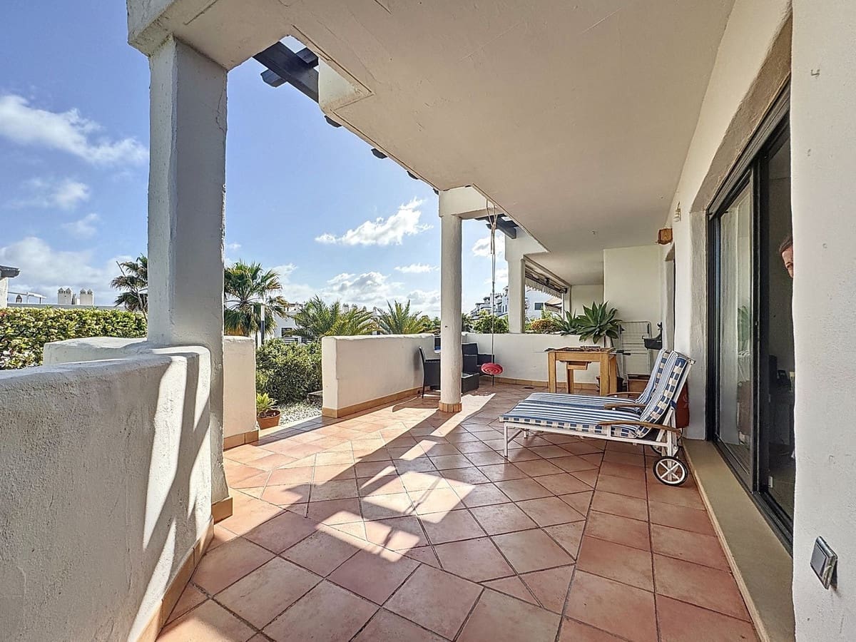 Apartamento de 3 habitaciones en Estepona en venta con piscina garaje - 485.000 € (Ref: 9699207)