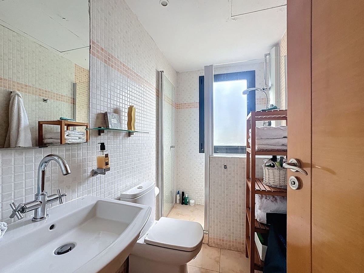 Apartamento de 3 habitaciones en Estepona en venta con piscina garaje - 485.000 € (Ref: 9699207)