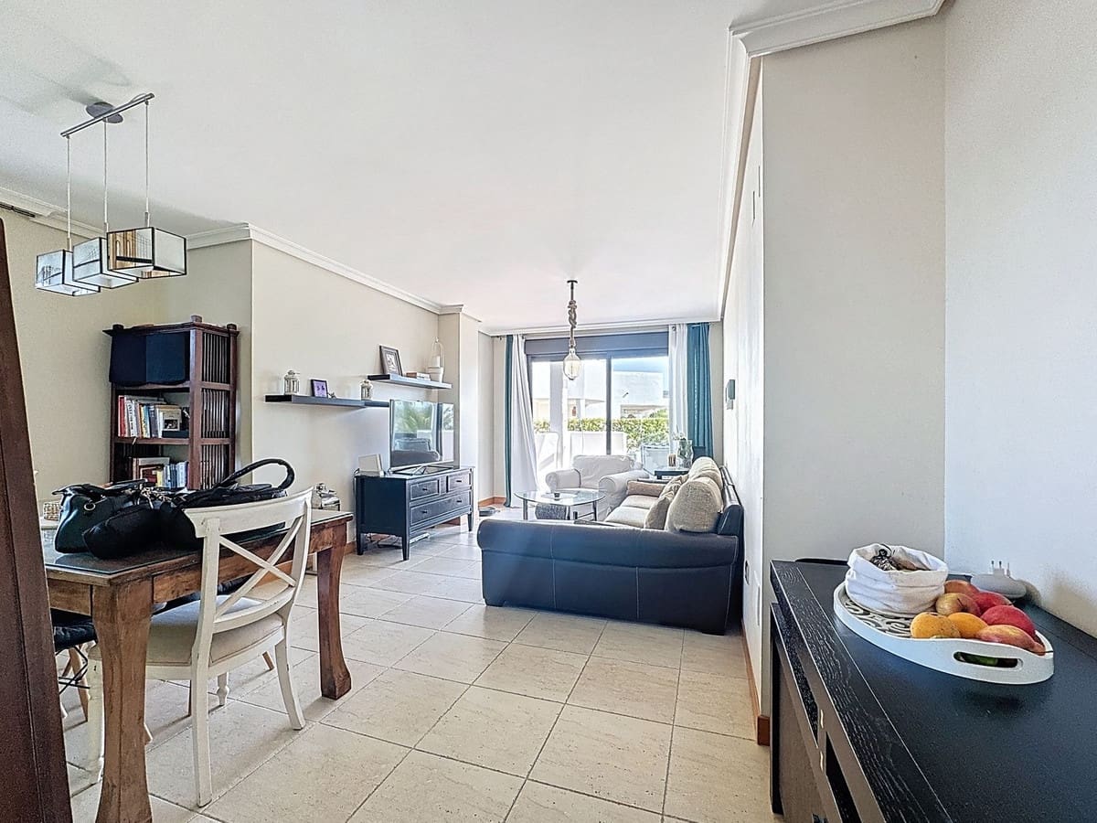 Apartamento de 3 habitaciones en Estepona en venta con piscina garaje - 485.000 € (Ref: 9699207)