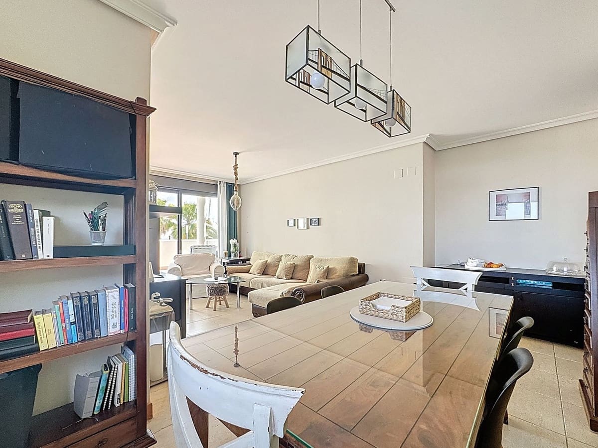 Apartamento de 3 habitaciones en Estepona en venta con piscina garaje - 485.000 € (Ref: 9699207)