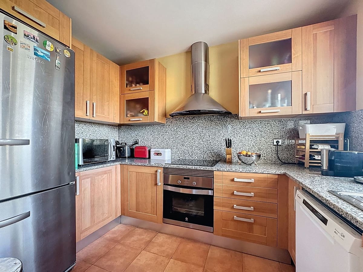 Apartamento de 3 habitaciones en Estepona en venta con piscina garaje - 485.000 € (Ref: 9699207)