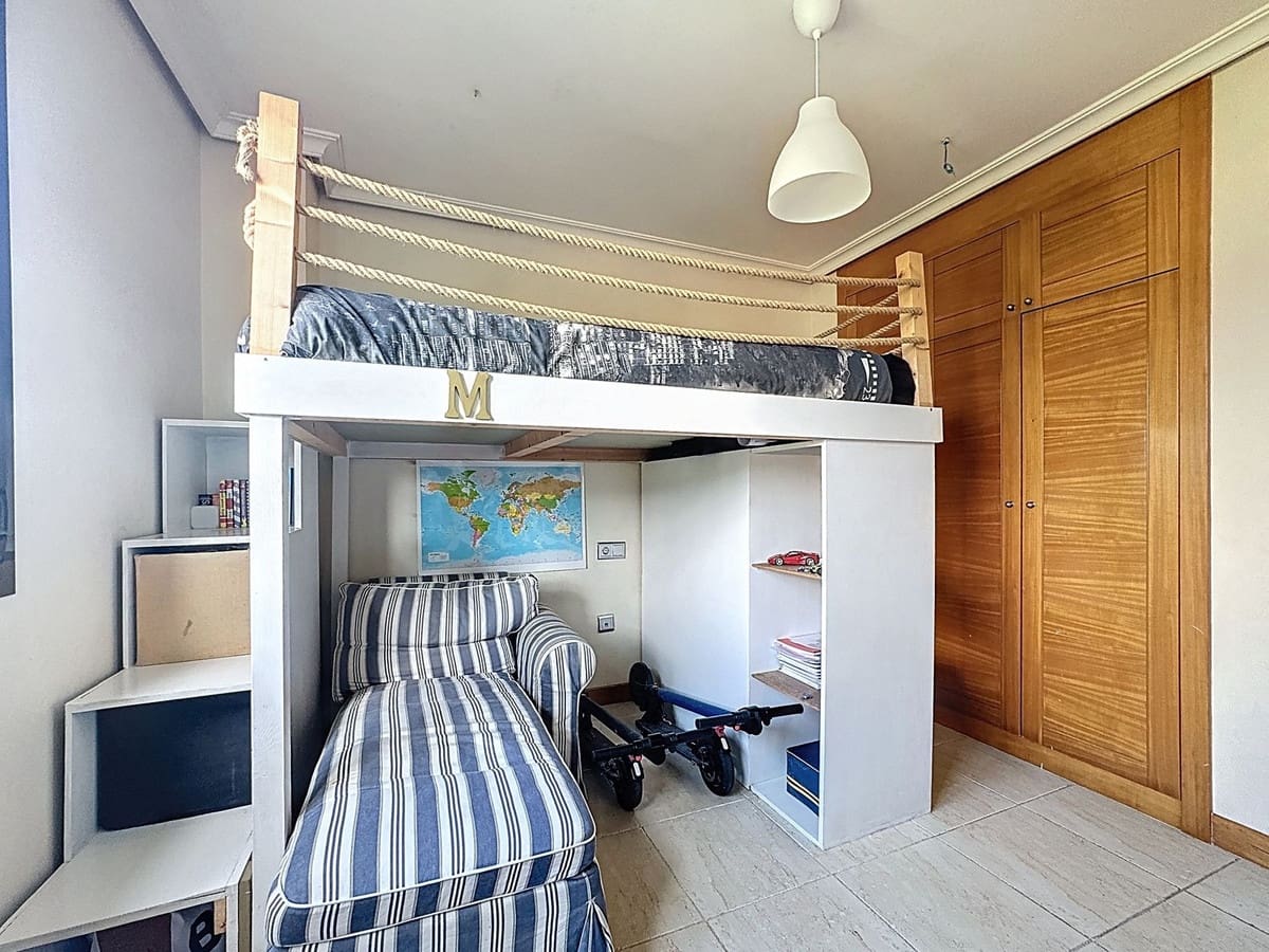 Apartamento de 3 habitaciones en Estepona en venta con piscina garaje - 485.000 € (Ref: 9699207)