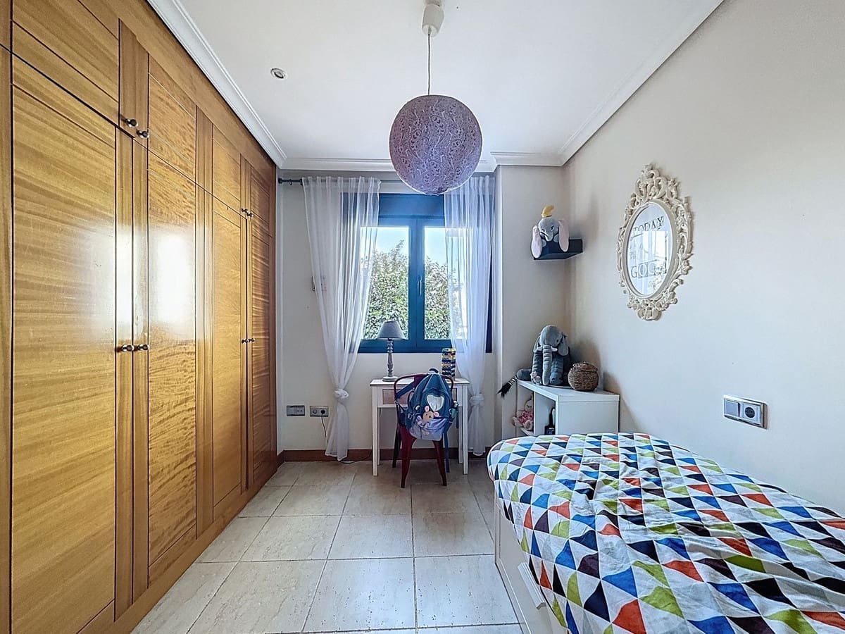 Apartamento de 3 habitaciones en Estepona en venta con piscina garaje - 485.000 € (Ref: 9699207)