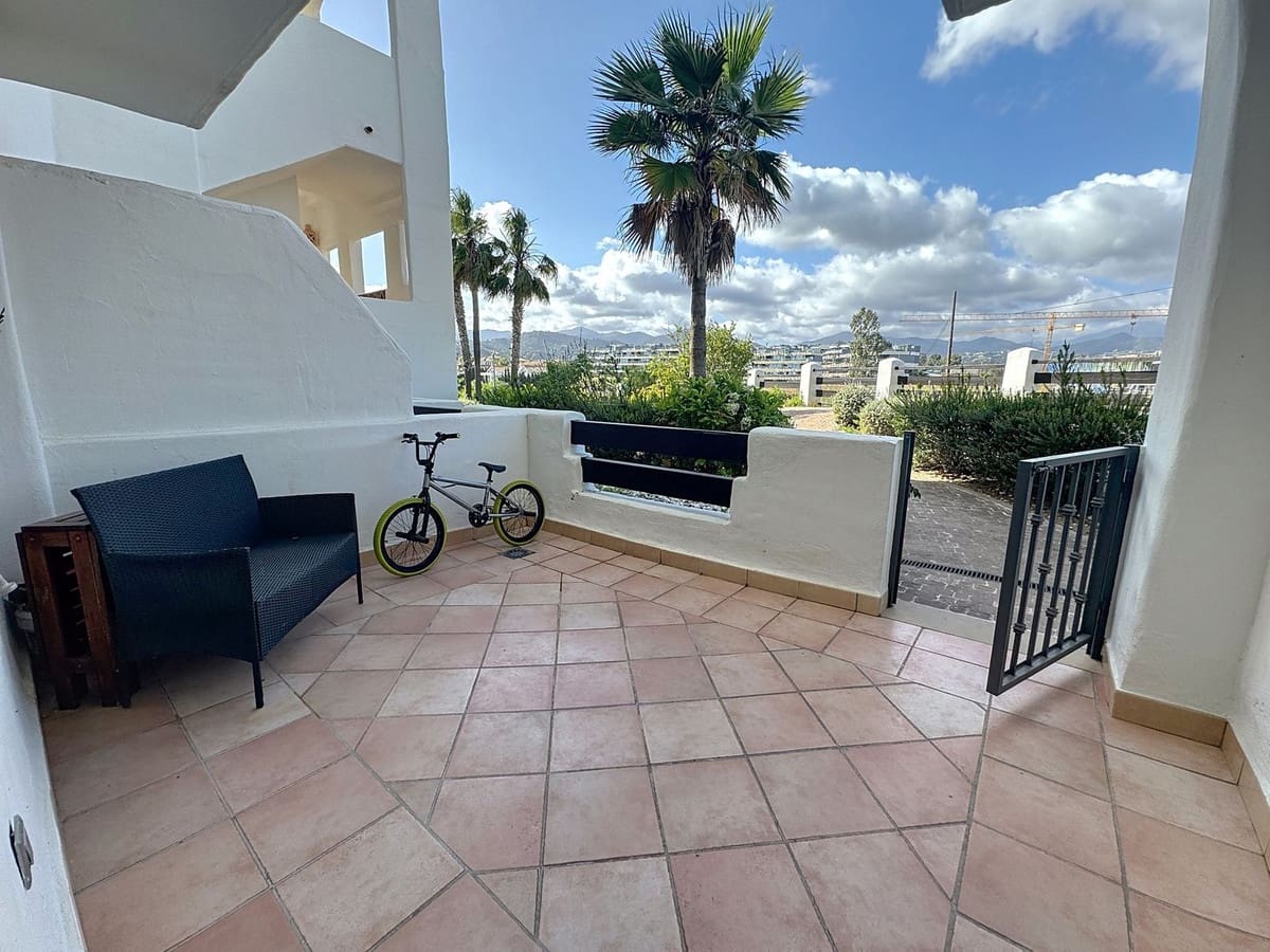 Apartamento de 3 habitaciones en Estepona en venta con piscina garaje - 485.000 € (Ref: 9699207)