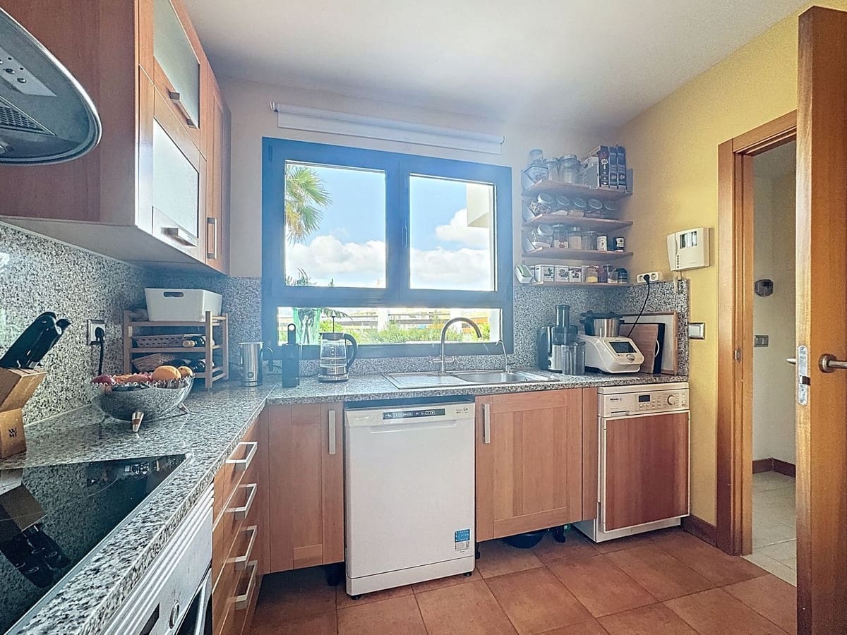 Apartamento de 3 habitaciones en Estepona en venta con piscina garaje - 485.000 € (Ref: 9699207)