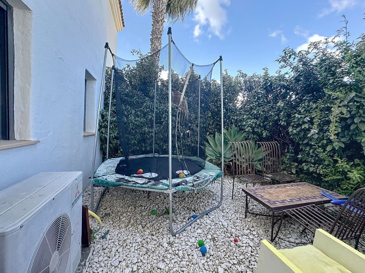 Apartamento de 3 habitaciones en Estepona en venta con piscina garaje - 485.000 € (Ref: 9699207)