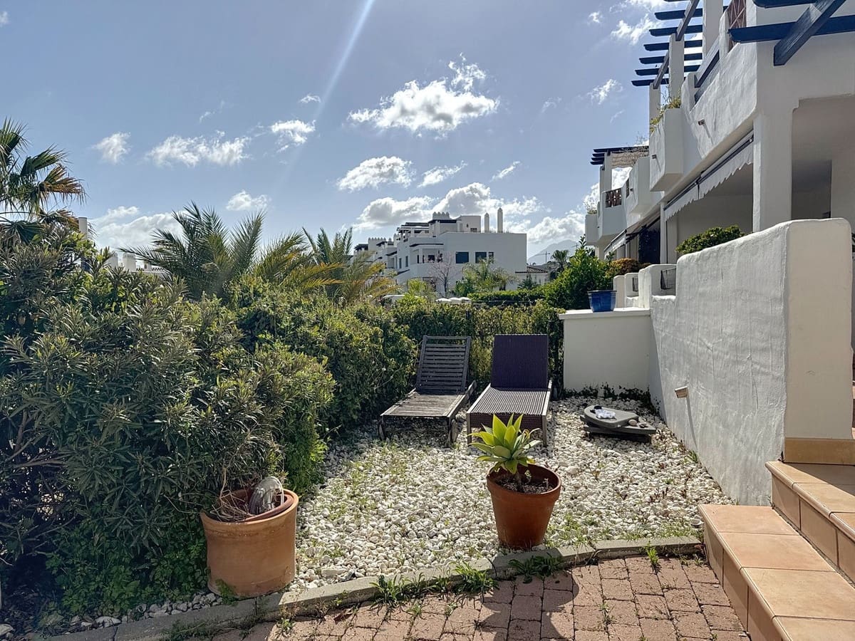 Apartamento de 3 habitaciones en Estepona en venta con piscina garaje - 485.000 € (Ref: 9699207)