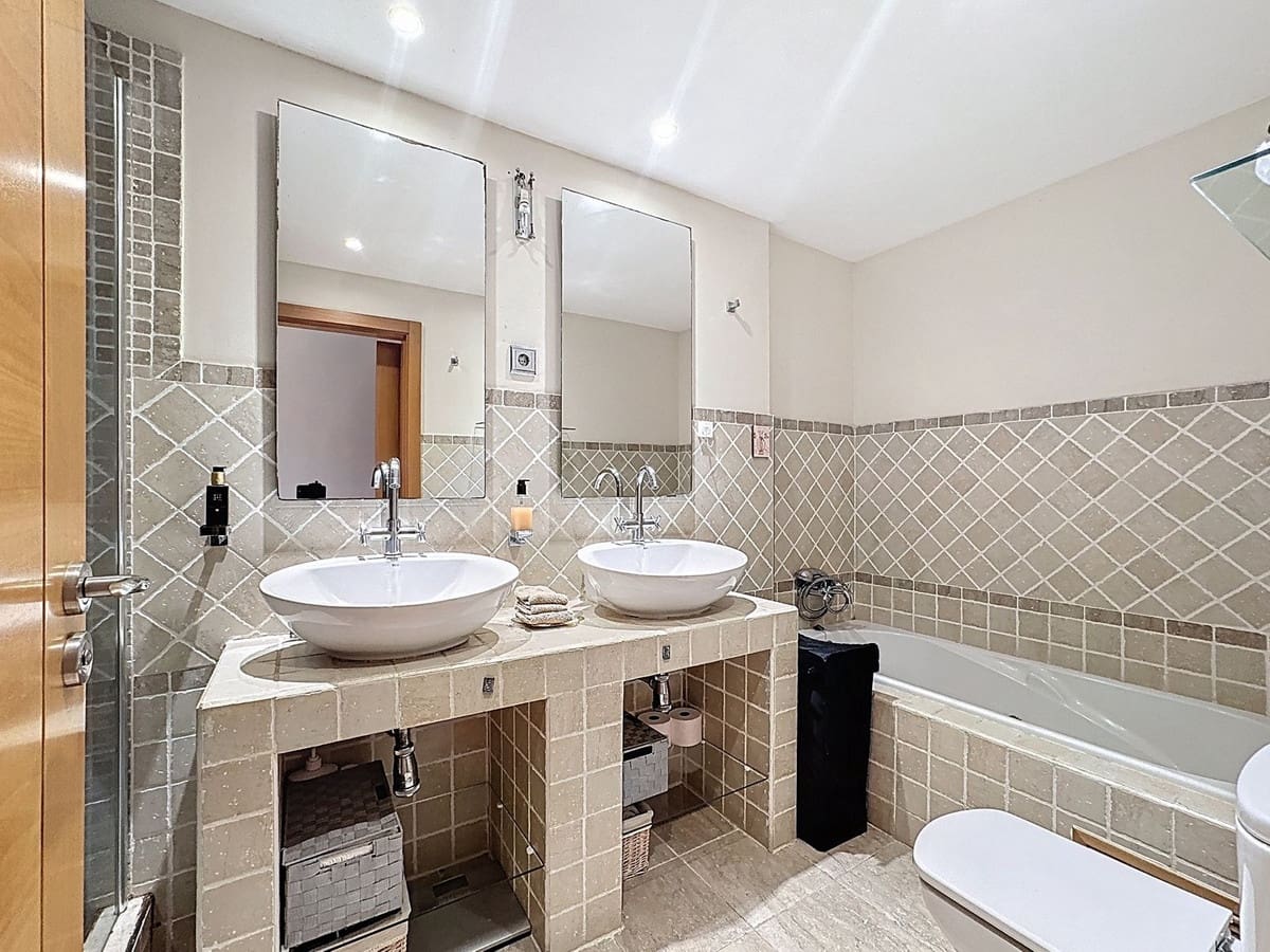 3 quarto Apartamento para venda em Estepona com piscina garagem - 485 000 € (Ref: 9699207)