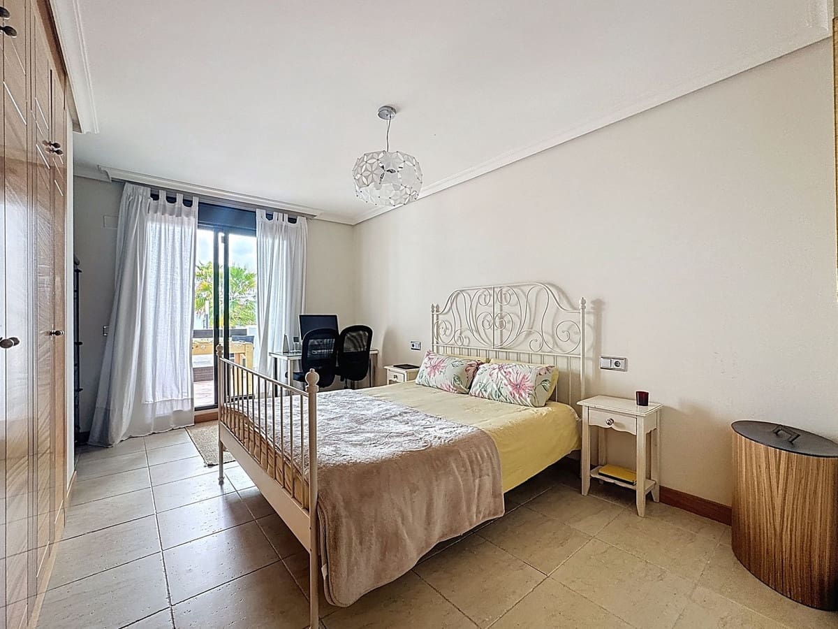 3 quarto Apartamento para venda em Estepona com piscina garagem - 485 000 € (Ref: 9699207)