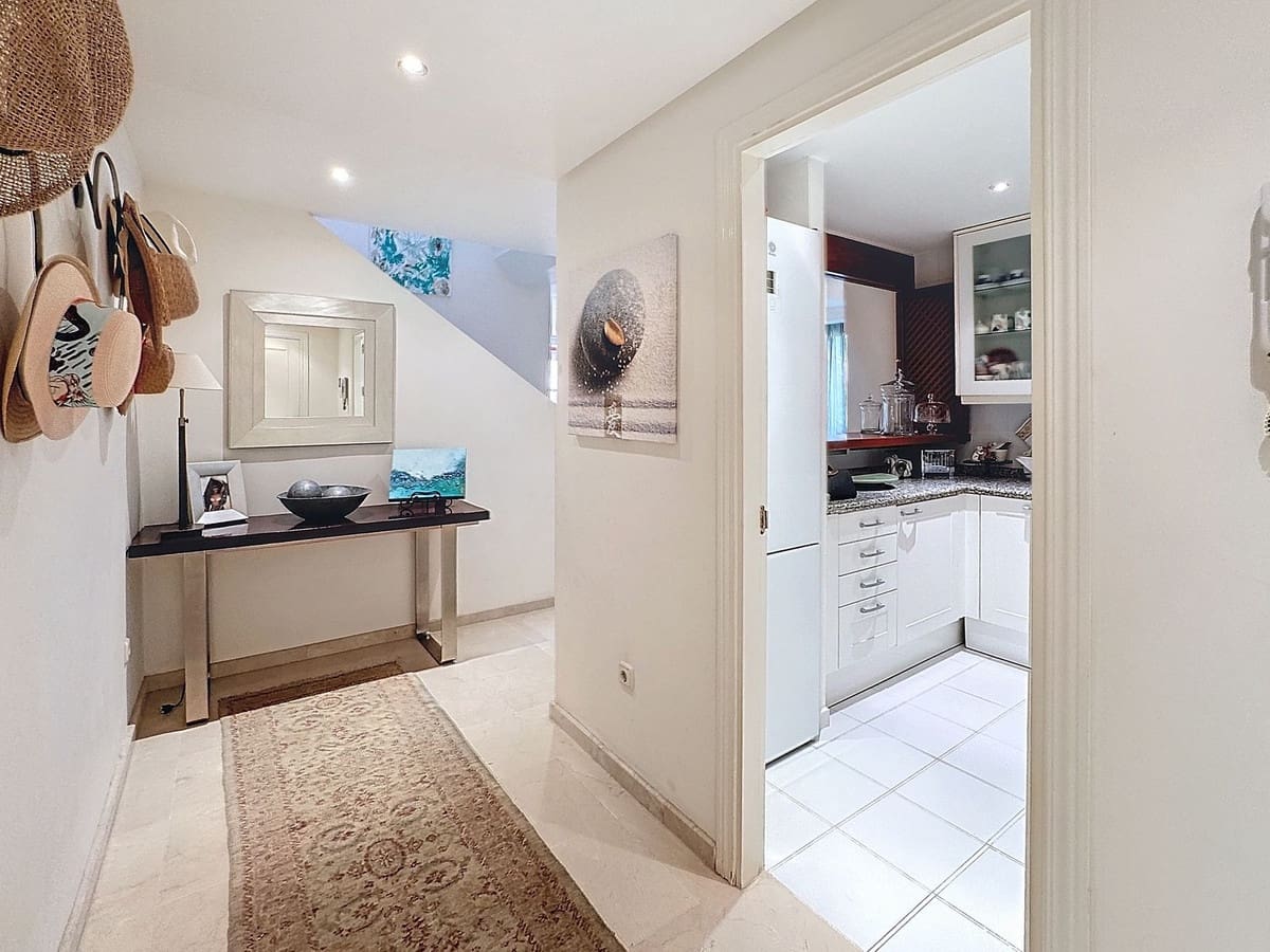 3 soveværelse Penthouse til salg i Estepona med swimmingpool garage - € 1.800.000 (Ref: 9699209)