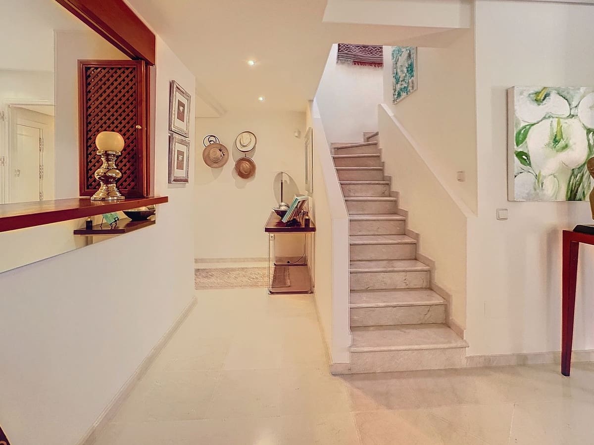 3 soveværelse Penthouse til salg i Estepona med swimmingpool garage - € 1.800.000 (Ref: 9699209)