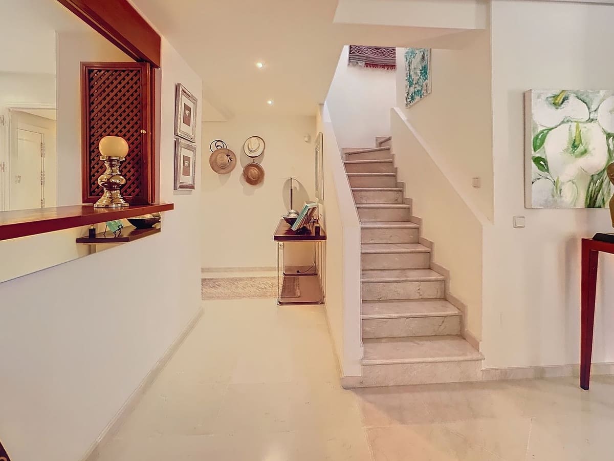 3 soveværelse Penthouse til salg i Estepona med swimmingpool garage - € 1.800.000 (Ref: 9699209)