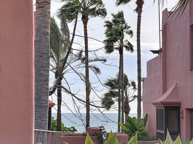 2 soveværelse Strandlejlighed til salg i Resinera-Voladilla, Estepona med swimmingpool garage - € 1.083.000 (Ref: 9699211)