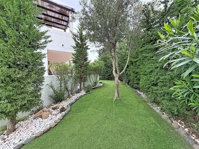 3 soverom Leilighet til salgs i La Concha - Resina Golf, Estepona med svømmebasseng garasje - € 949 000 (Ref: 9756255)