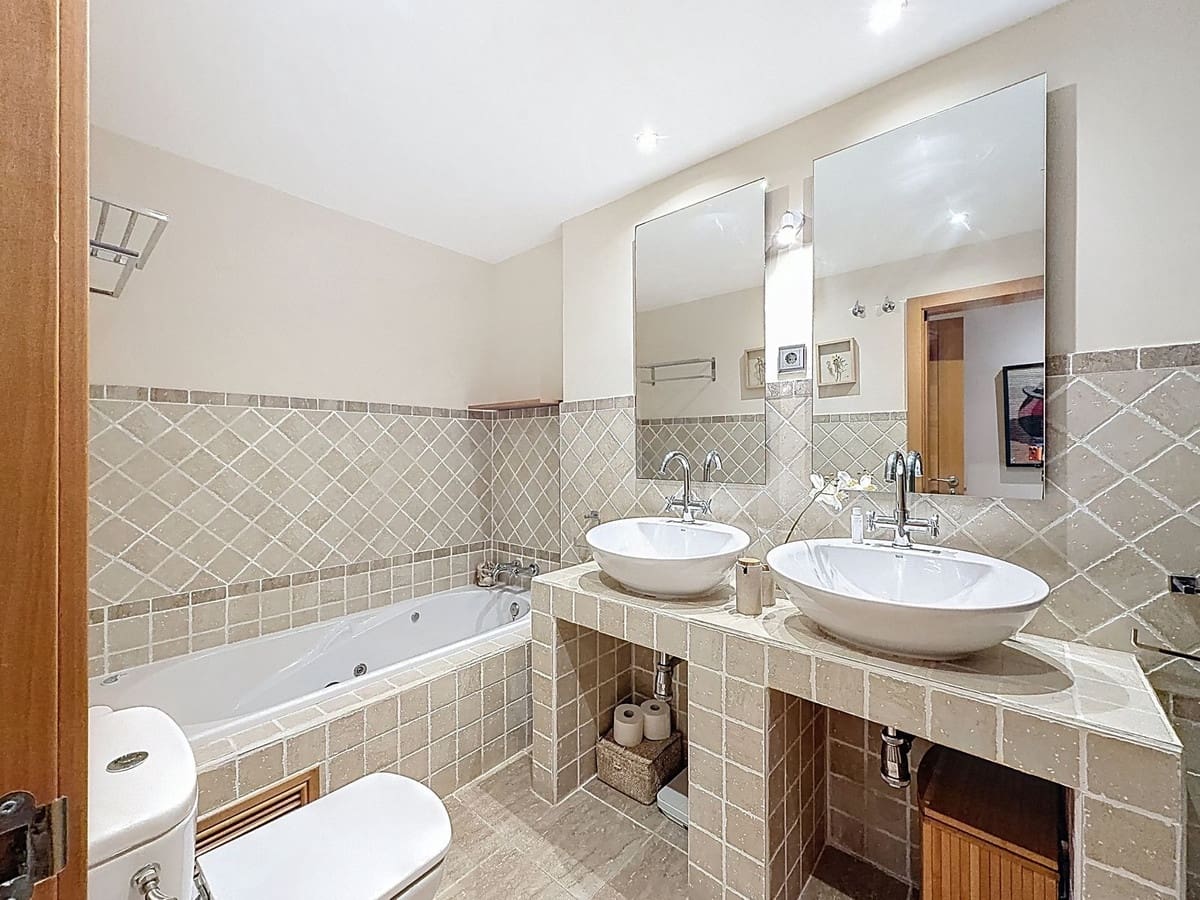 3 slaapkamer Appartement te koop in Estepona met zwembad garage - € 949.000 (Ref: 9756255)
