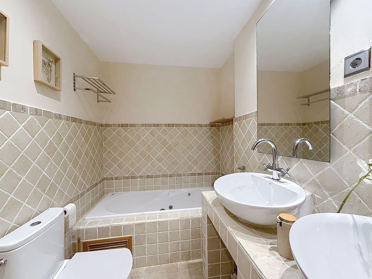3 slaapkamer Appartement te koop in Estepona met zwembad garage - € 949.000 (Ref: 9756255)