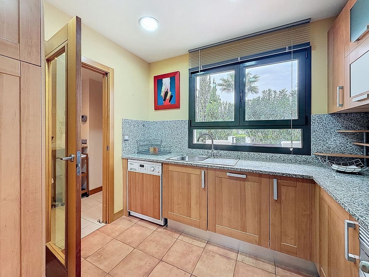 3 slaapkamer Appartement te koop in Estepona met zwembad garage - € 949.000 (Ref: 9756255)