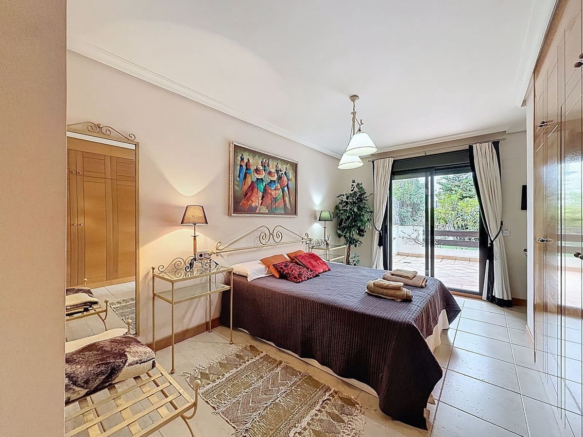 3 slaapkamer Appartement te koop in Estepona met zwembad garage - € 949.000 (Ref: 9756255)