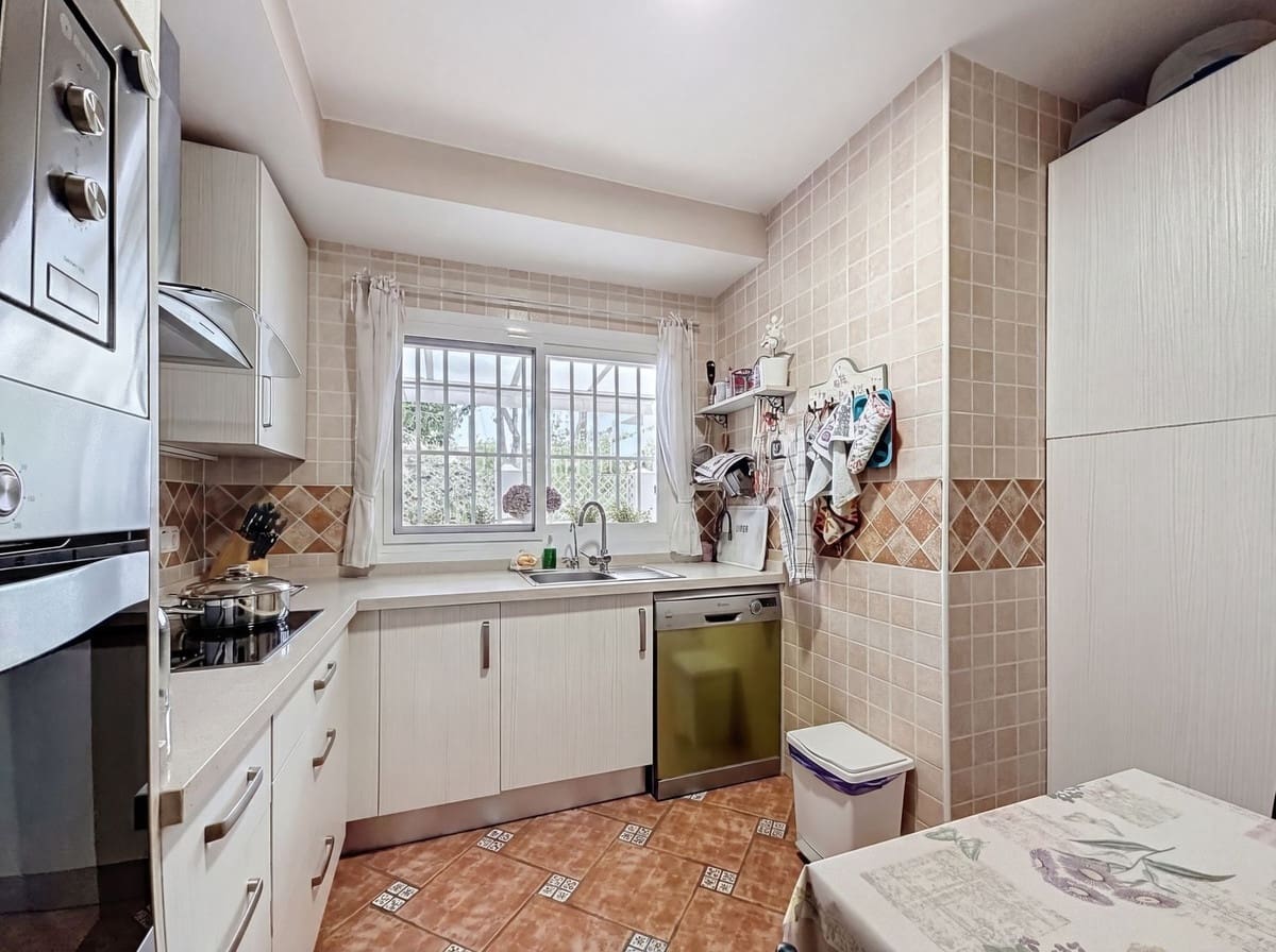 Casa de 4 habitaciones en Marbella en venta con piscina - 949.000 € (Ref: 9812444)