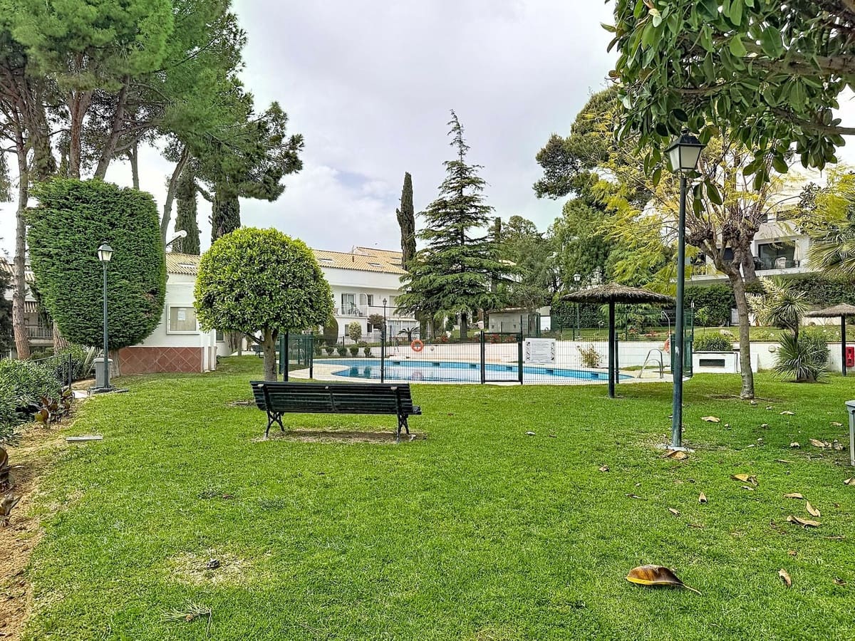 Casa de 4 habitaciones en Marbella en venta con piscina - 949.000 € (Ref: 9812444)