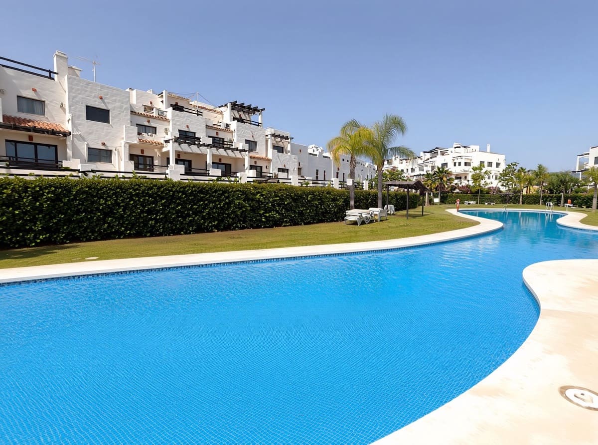 2 soveværelse Lejlighed til salg i Marbella med swimmingpool garage - € 419.000 (Ref: 9836826)