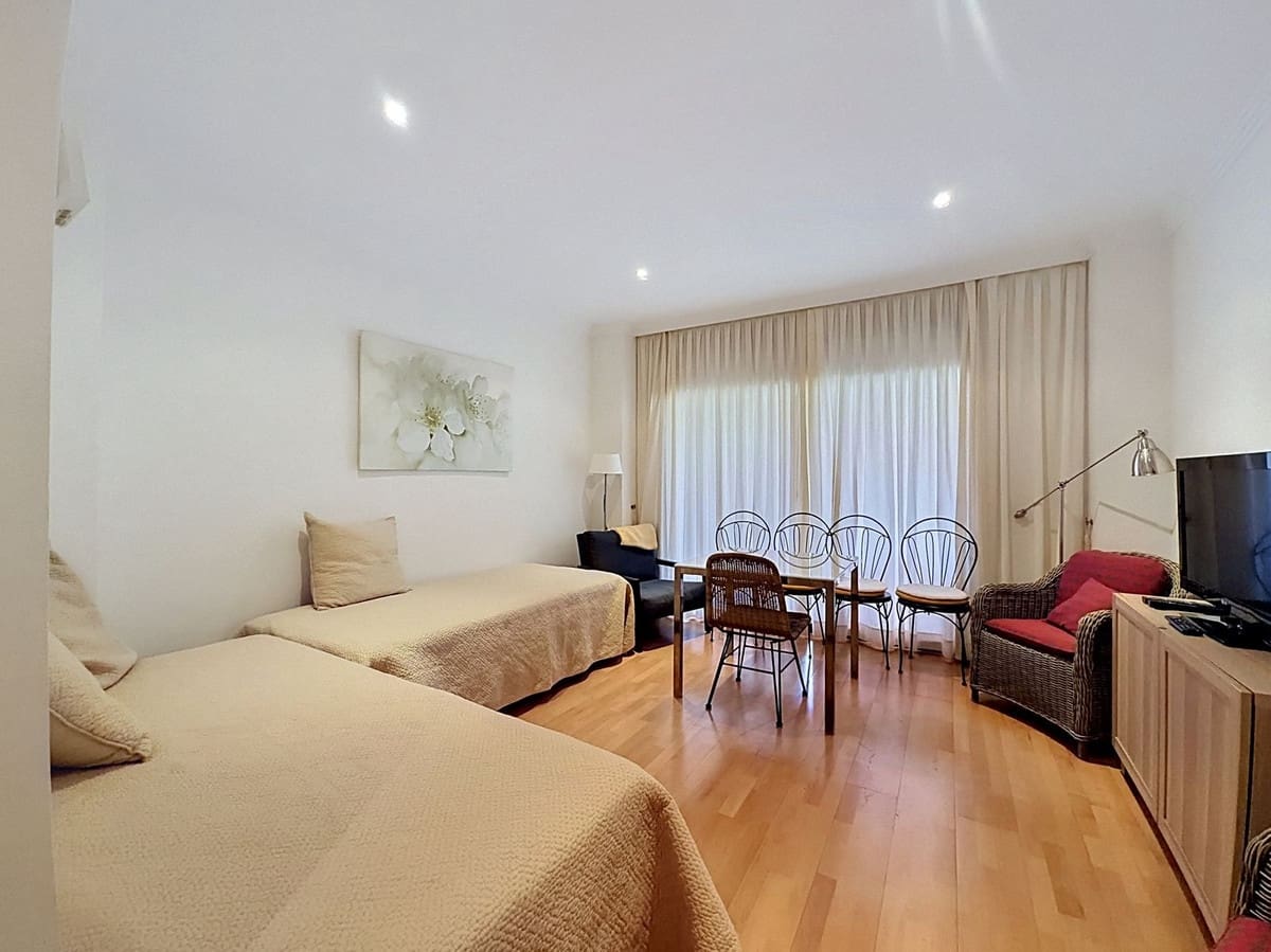 4 bedroom Apartment for sale in Guadalmansa with pool garage - € 896,000 (Ref: 9877592)