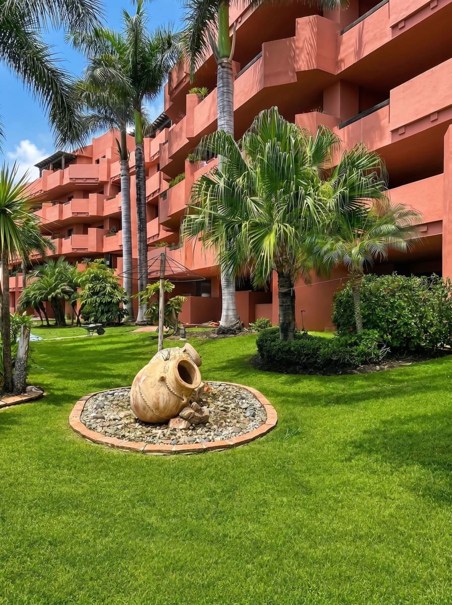 4 bedroom Apartment for sale in Guadalmansa with pool garage - € 896,000 (Ref: 9877592)