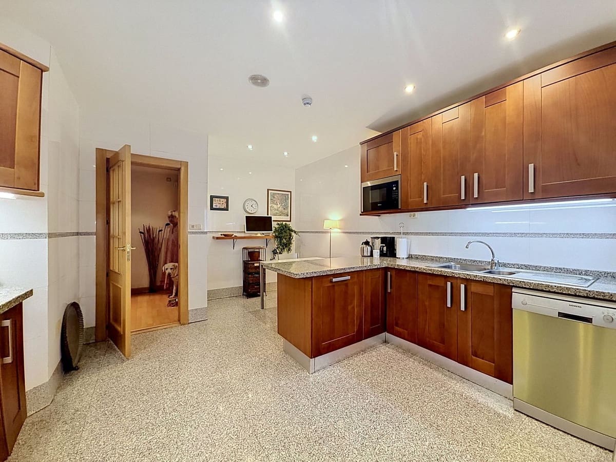 4 bedroom Apartment for sale in Guadalmansa with pool garage - € 896,000 (Ref: 9877592)