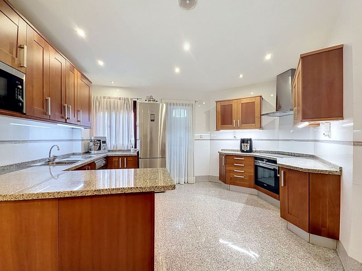 4 bedroom Apartment for sale in Guadalmansa with pool garage - € 896,000 (Ref: 9877592)