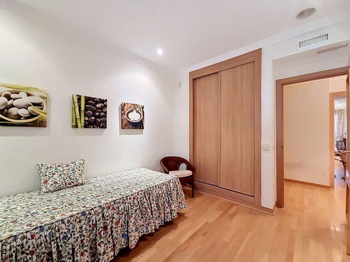 4 bedroom Apartment for sale in Guadalmansa with pool garage - € 896,000 (Ref: 9877592)