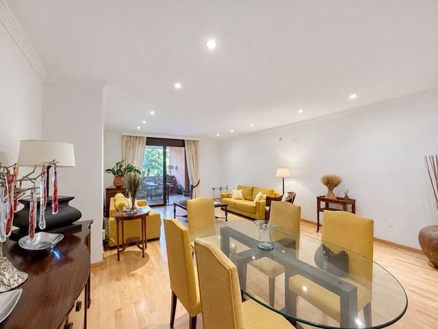 Apartamento de 4 habitaciones en Guadalmansa, Estepona en venta con piscina garaje - 896.000 € (Ref: 9877592)