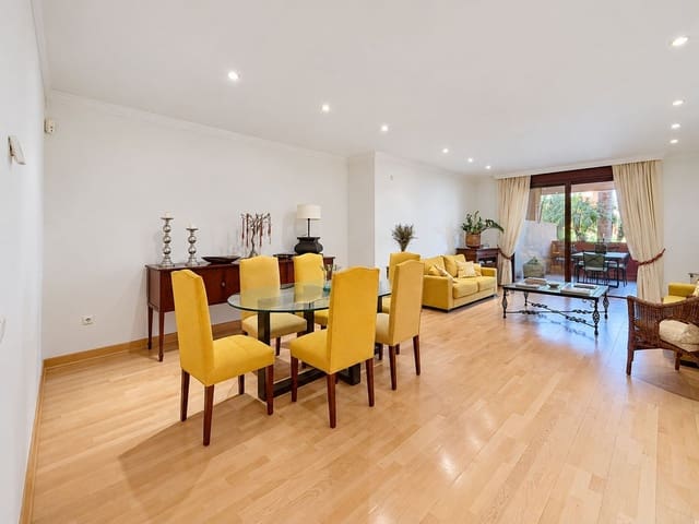 Apartamento de 4 habitaciones en Guadalmansa, Estepona en venta con piscina garaje - 896.000 € (Ref: 9877592)