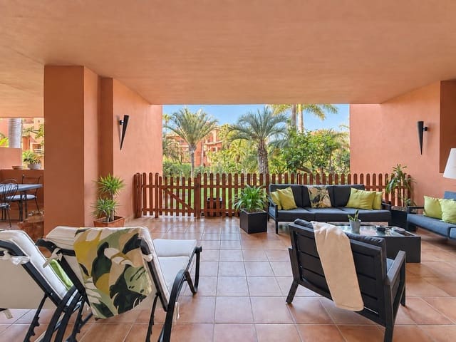 Apartamento de 4 habitaciones en Guadalmansa, Estepona en venta con piscina garaje - 896.000 € (Ref: 9877592)