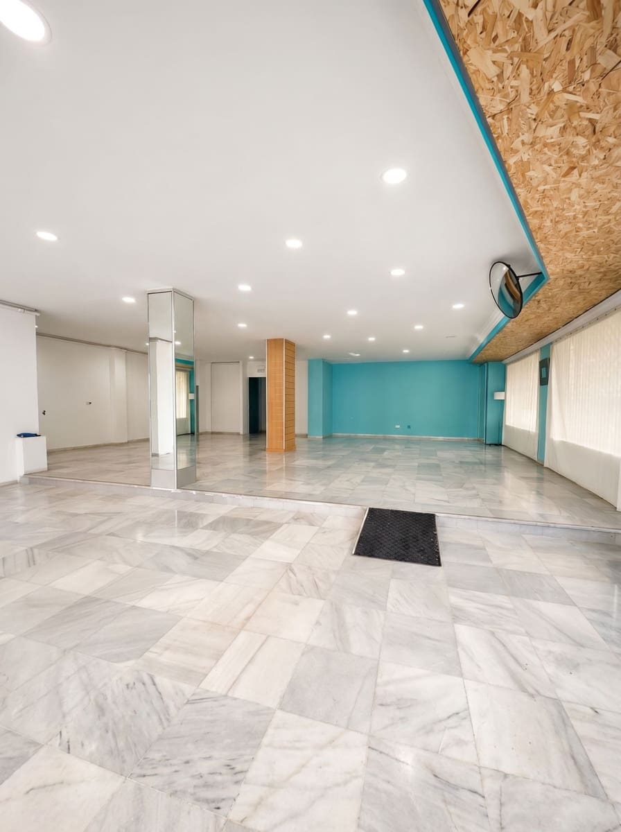 Negocio en San Pedro de Alcantara en venta - 320.000 € (Ref: 9880266)