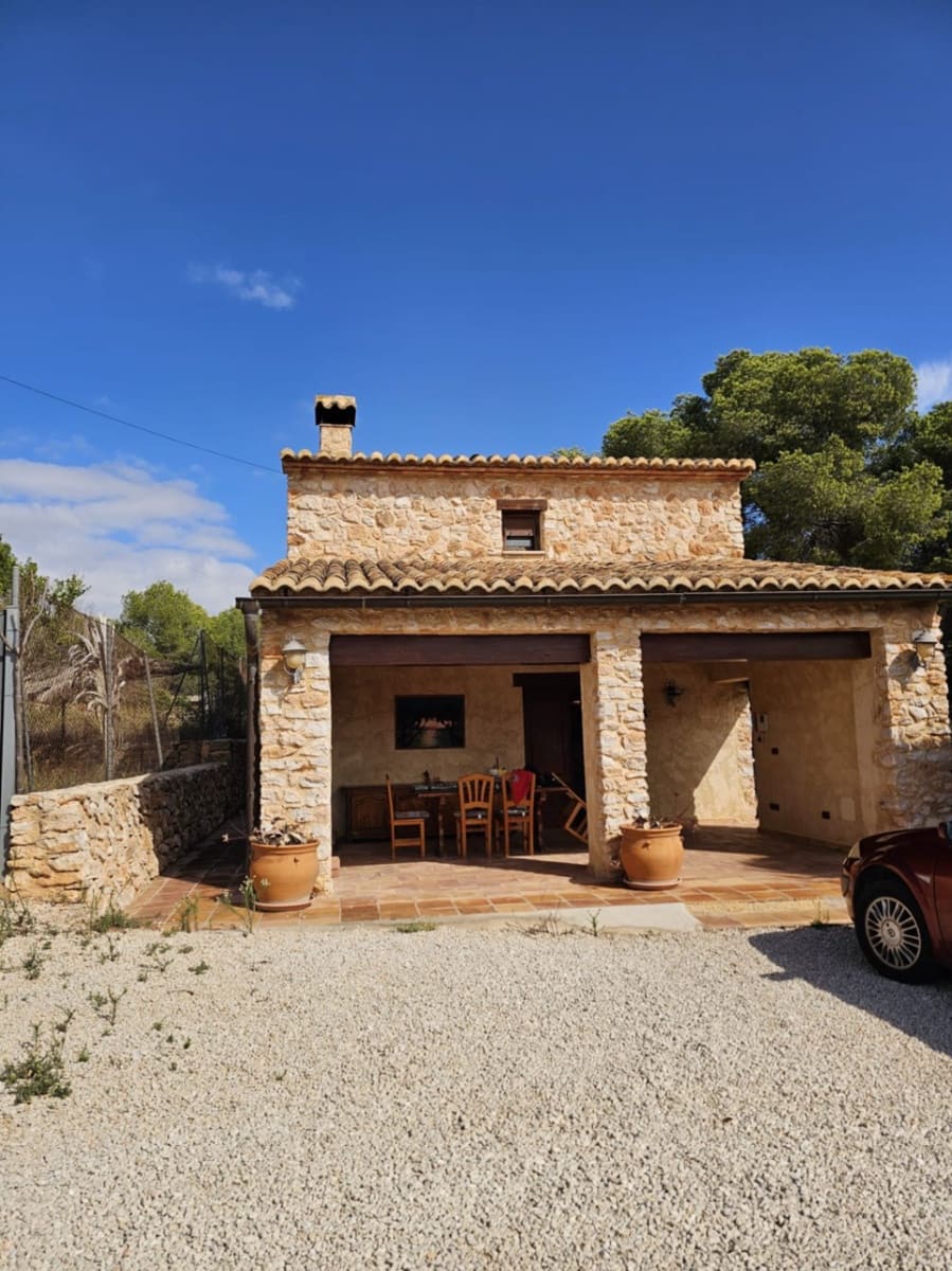 4 soveværelse Finca/Landehus til salg i Calpe / Calp med swimmingpool garage - € 840.000 (Ref: 8201682)