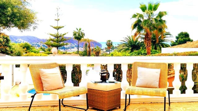 3 soverom Villa til leie i Teulada Pueblo, Teulada-Moraira med svømmebasseng garasje - € 3 000 (Ref: 8449423)