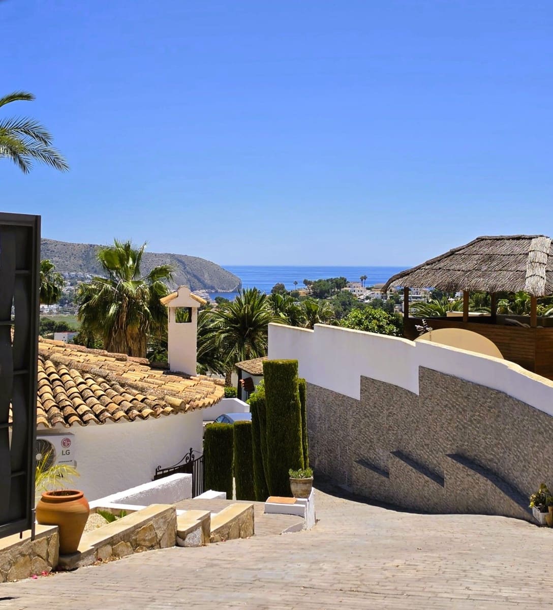 3 bedroom Villa for rent in Teulada with pool garage - € 3,000 (Ref: 8449423)