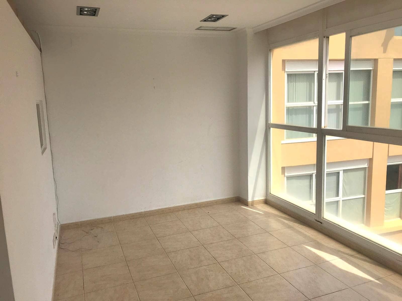 2 makuuhuone Kaupallinen myytävänä paikassa Arenal mukana 
autotalli - 140 000 € (Ref: 8840860)