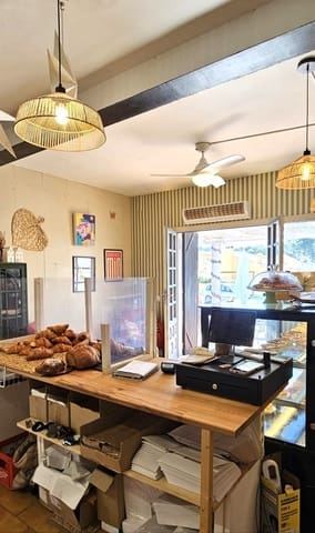 Commercial for sale in Teulada Pueblo, Teulada-Moraira with garage - € 50,000 (Ref: 8923353)