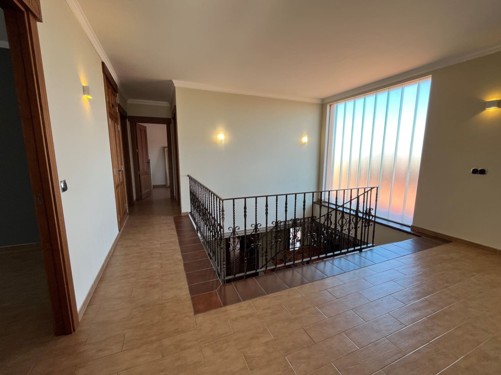 7 chambre Villa/Maison à vendre à Piles avec piscine garage - 520 000 € (Ref: 9022602)