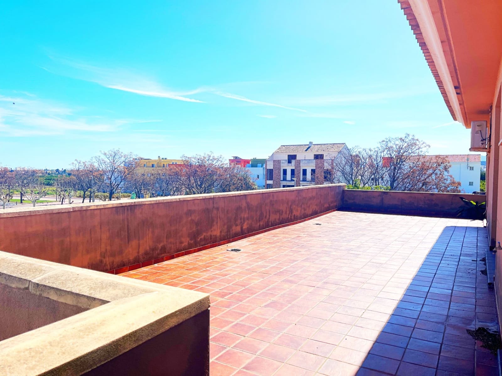 7 chambre Villa/Maison à vendre à Piles avec piscine garage - 520 000 € (Ref: 9022602)